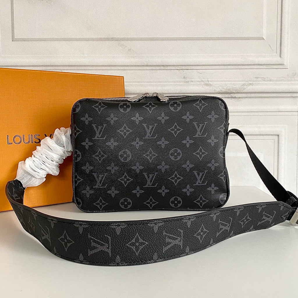 LV MESSENGER BAG