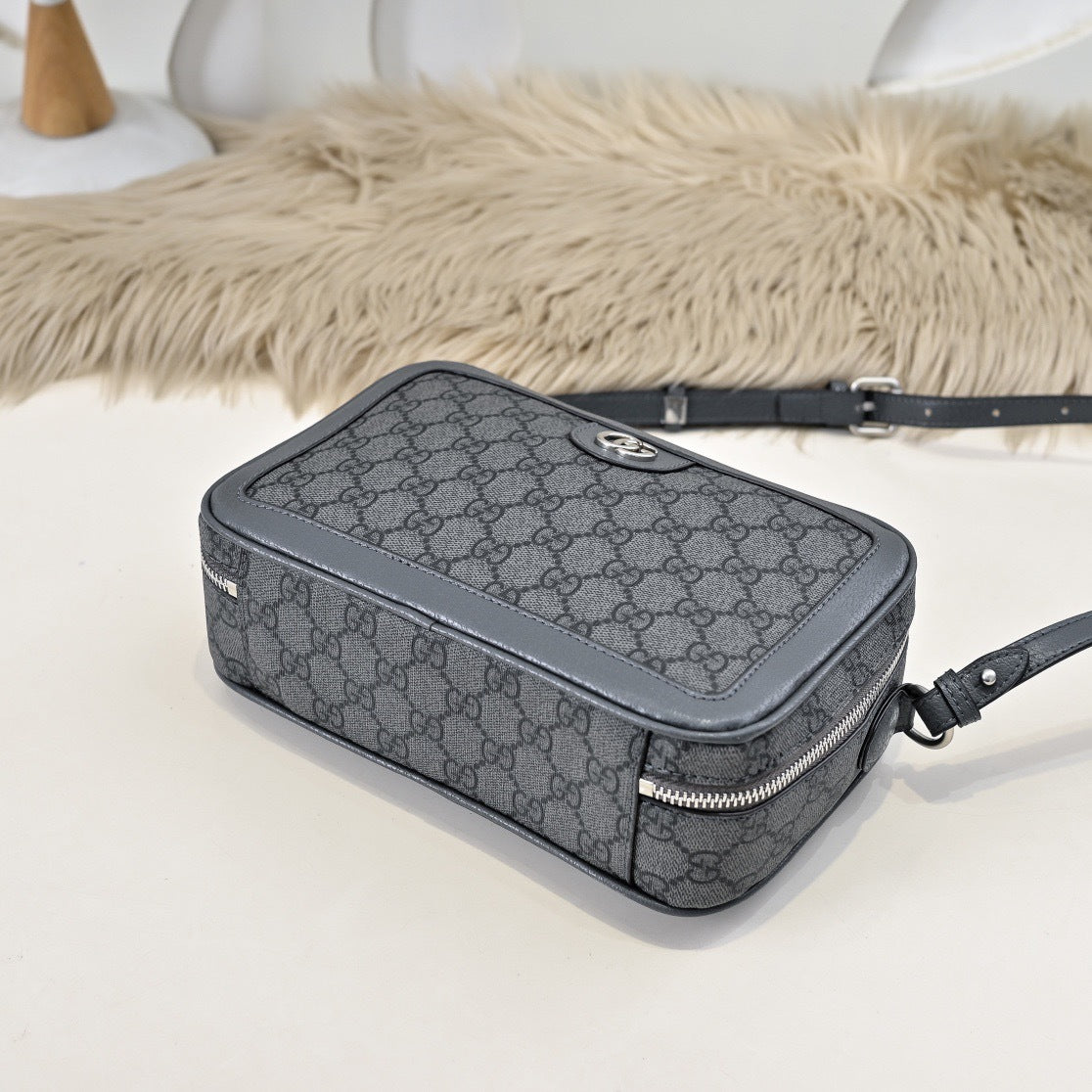 GUCCI MESSENGER BAG