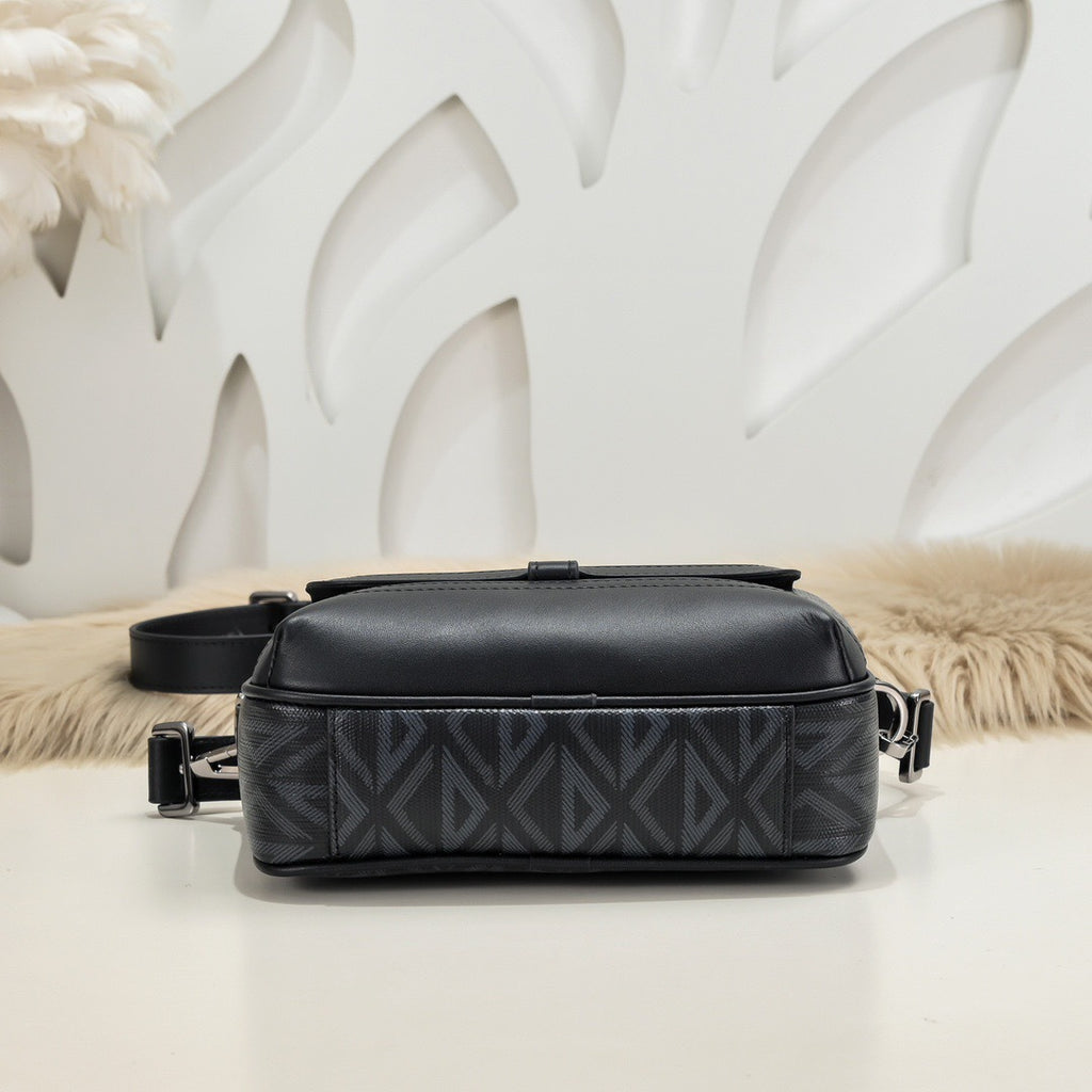 DIOR MESSENGER BAG