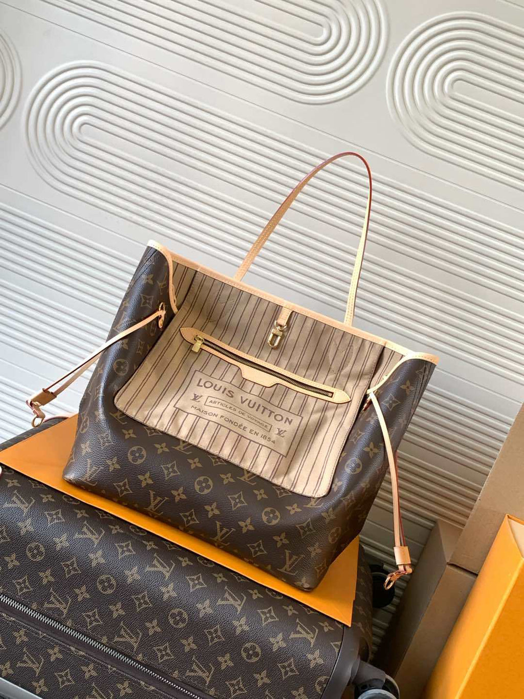 LV WOMENS BAG