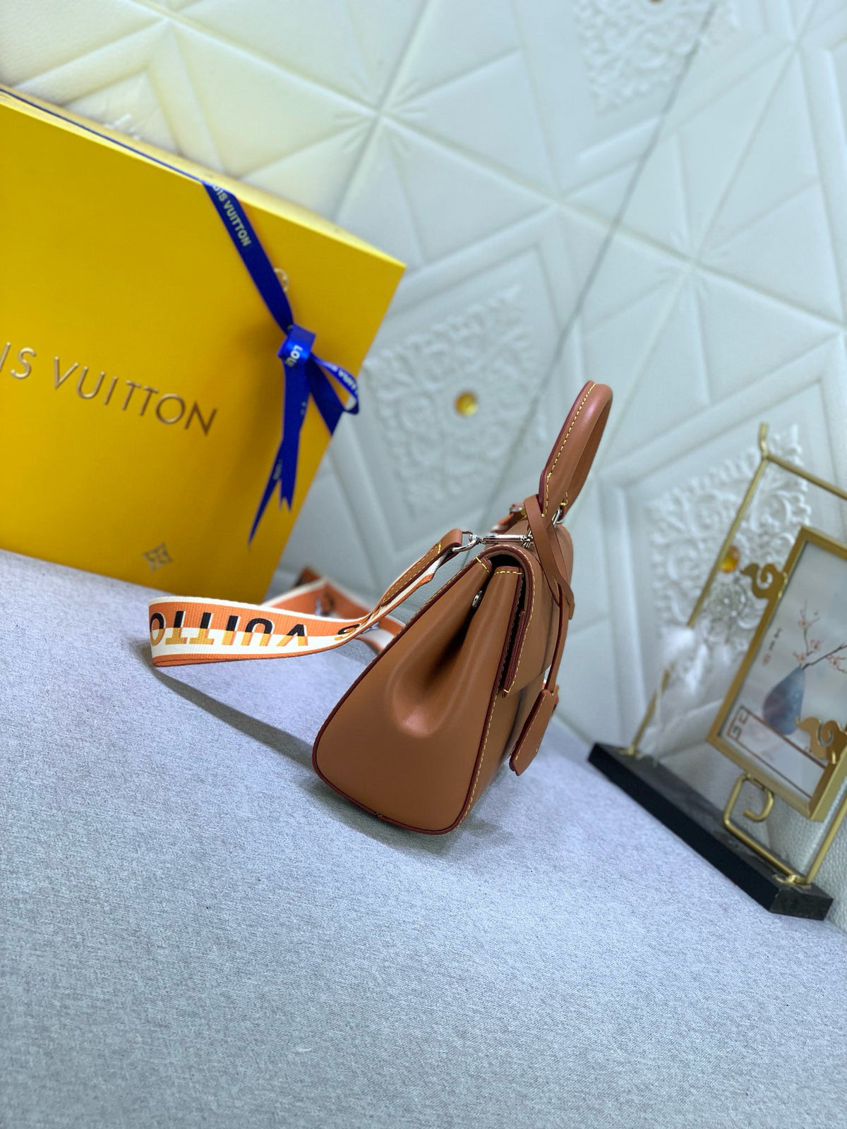 LV WOMENS BAG