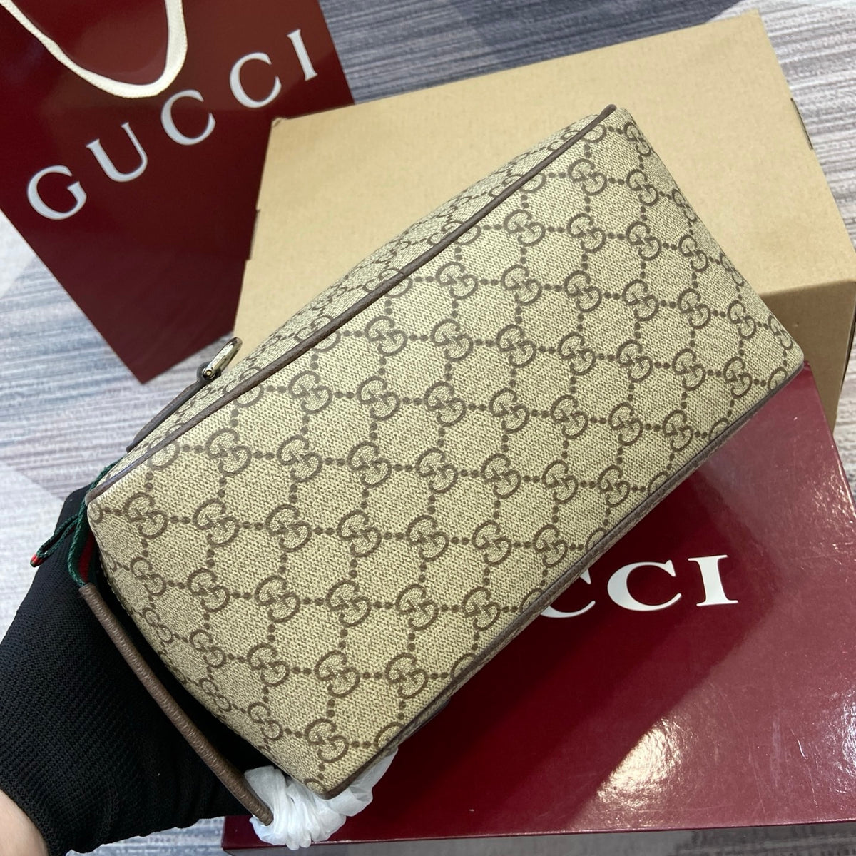 GUCCI MESSENGER BAG