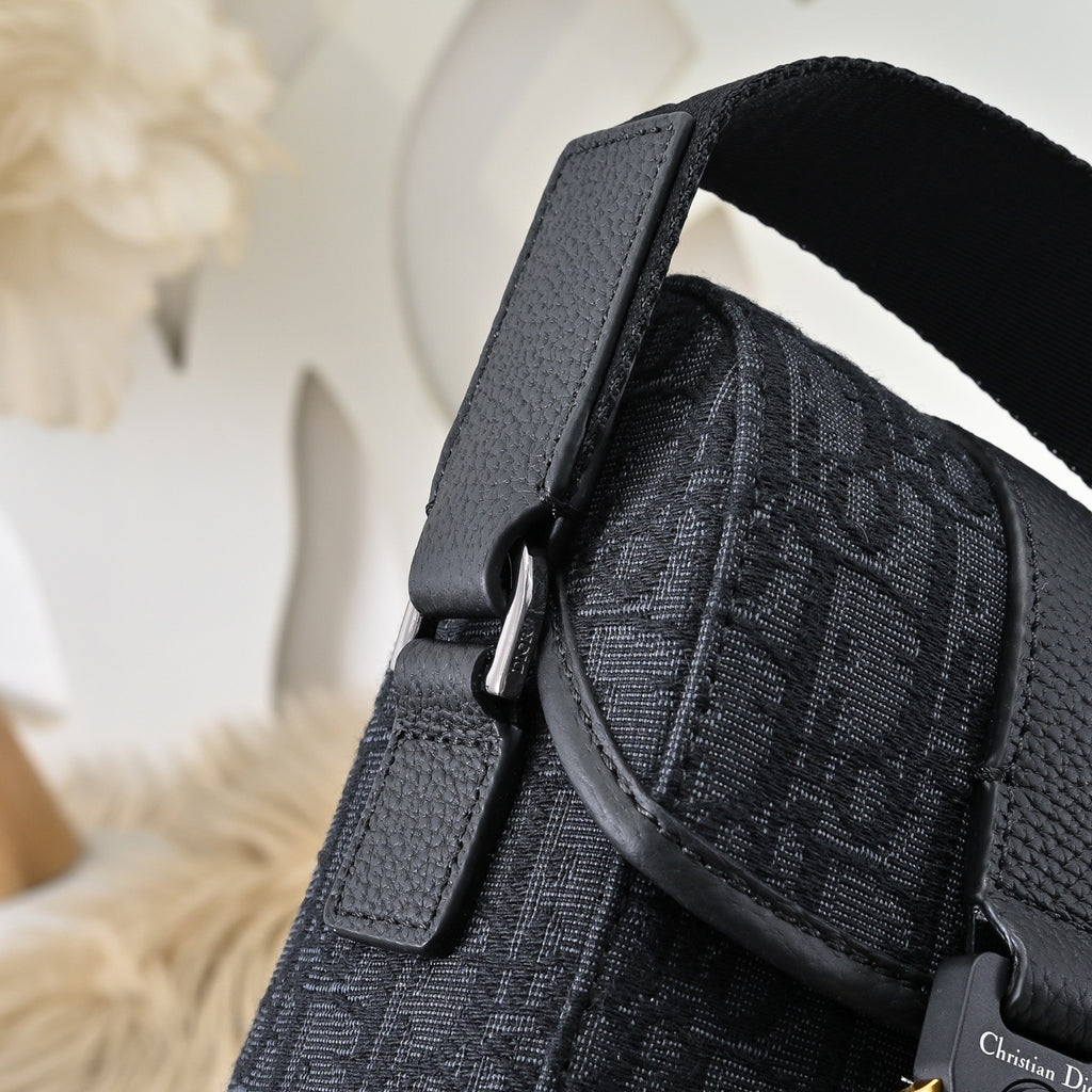 DIOR MESSENGER BAG