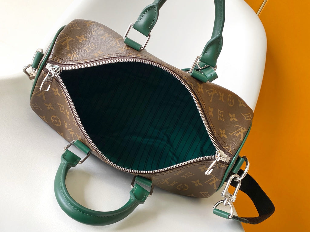 LV MESSENGER BAG