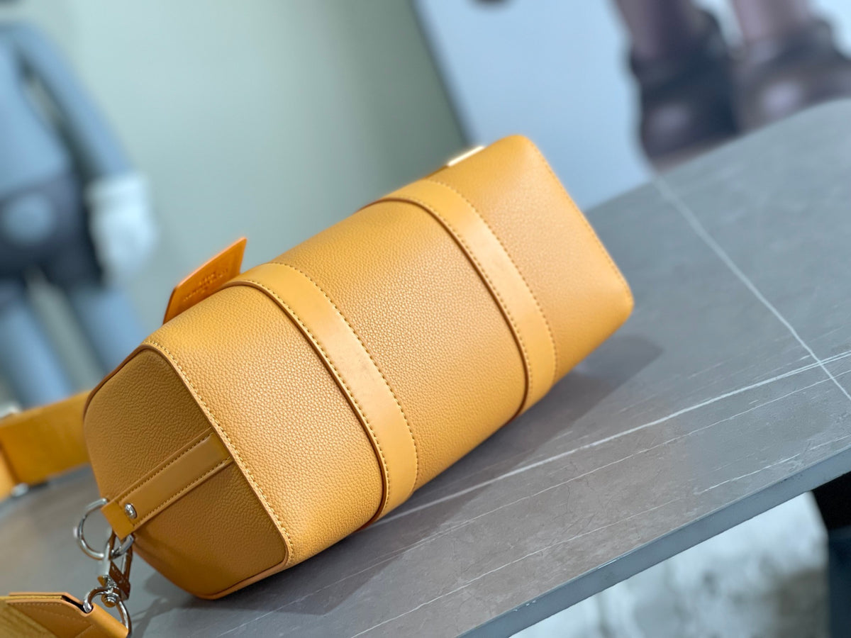 LV MESSENGER BAG