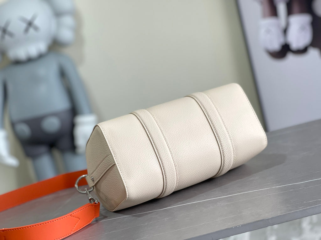 LV MESSENGER BAG