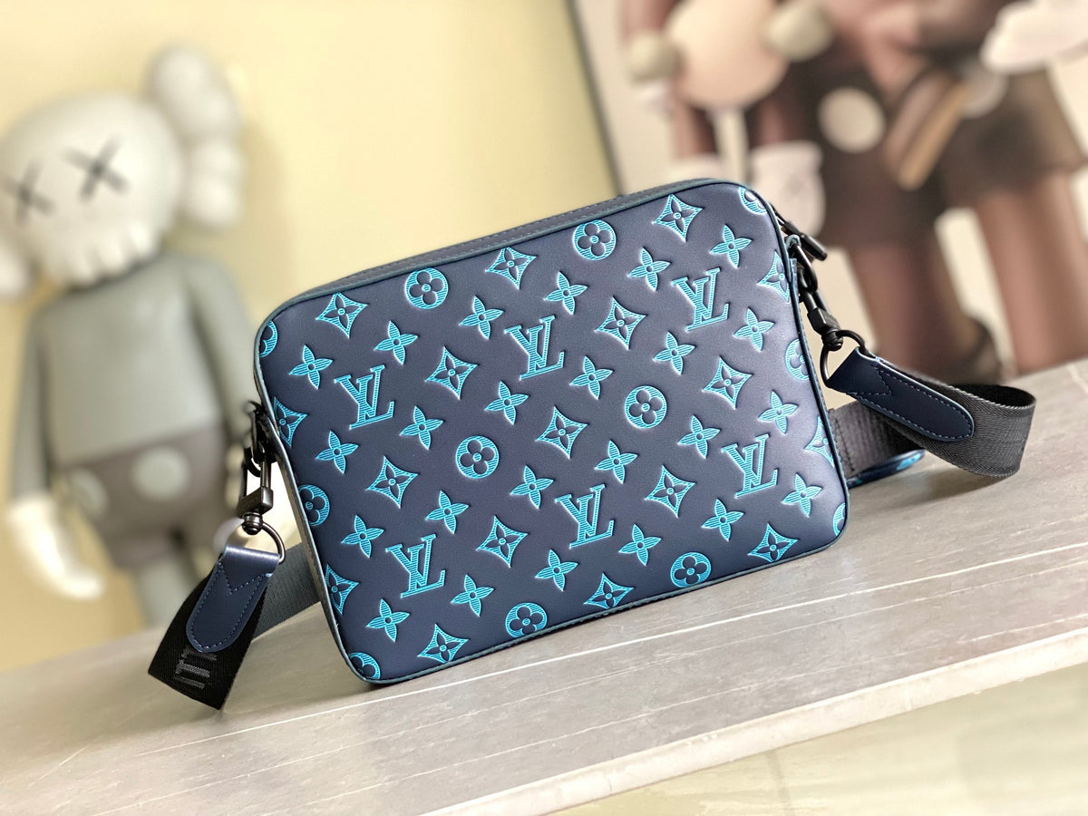 LV MESSENGER BAG