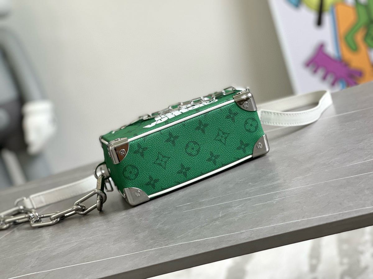LV MESSENGER BAG