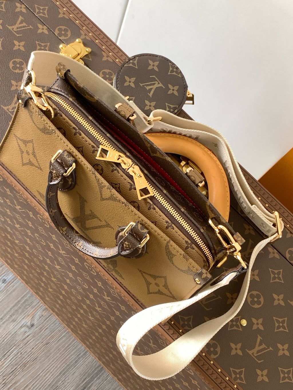 LV WOMENS BAG