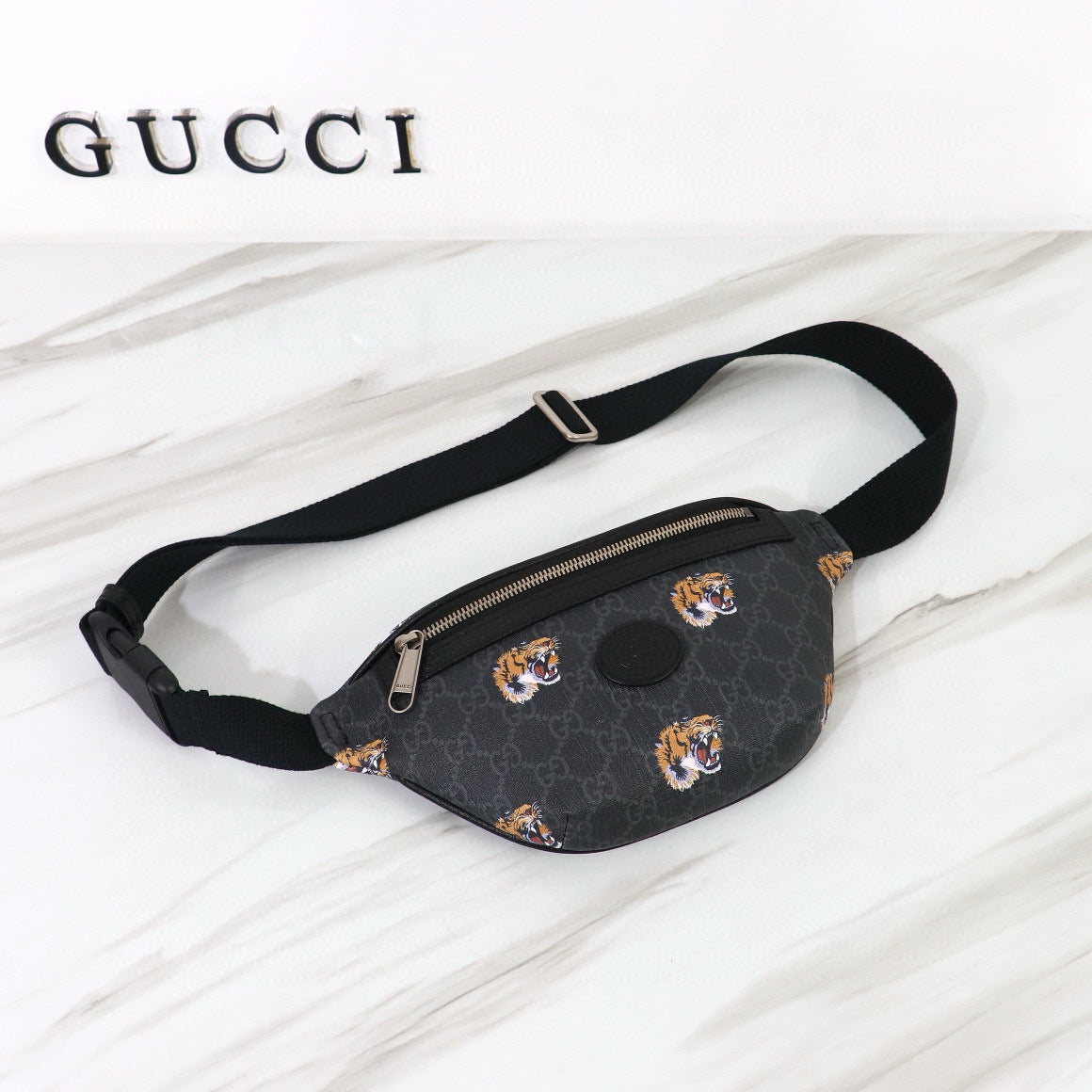 GUCCI MESSENGER BAG
