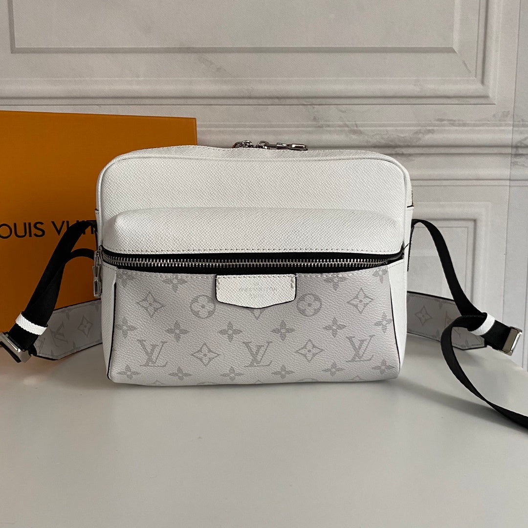 LV MESSENGER BAG