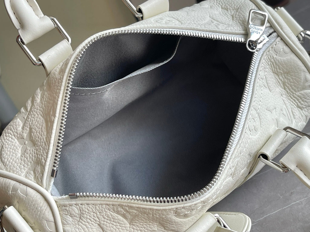 LV MESSENGER BAG