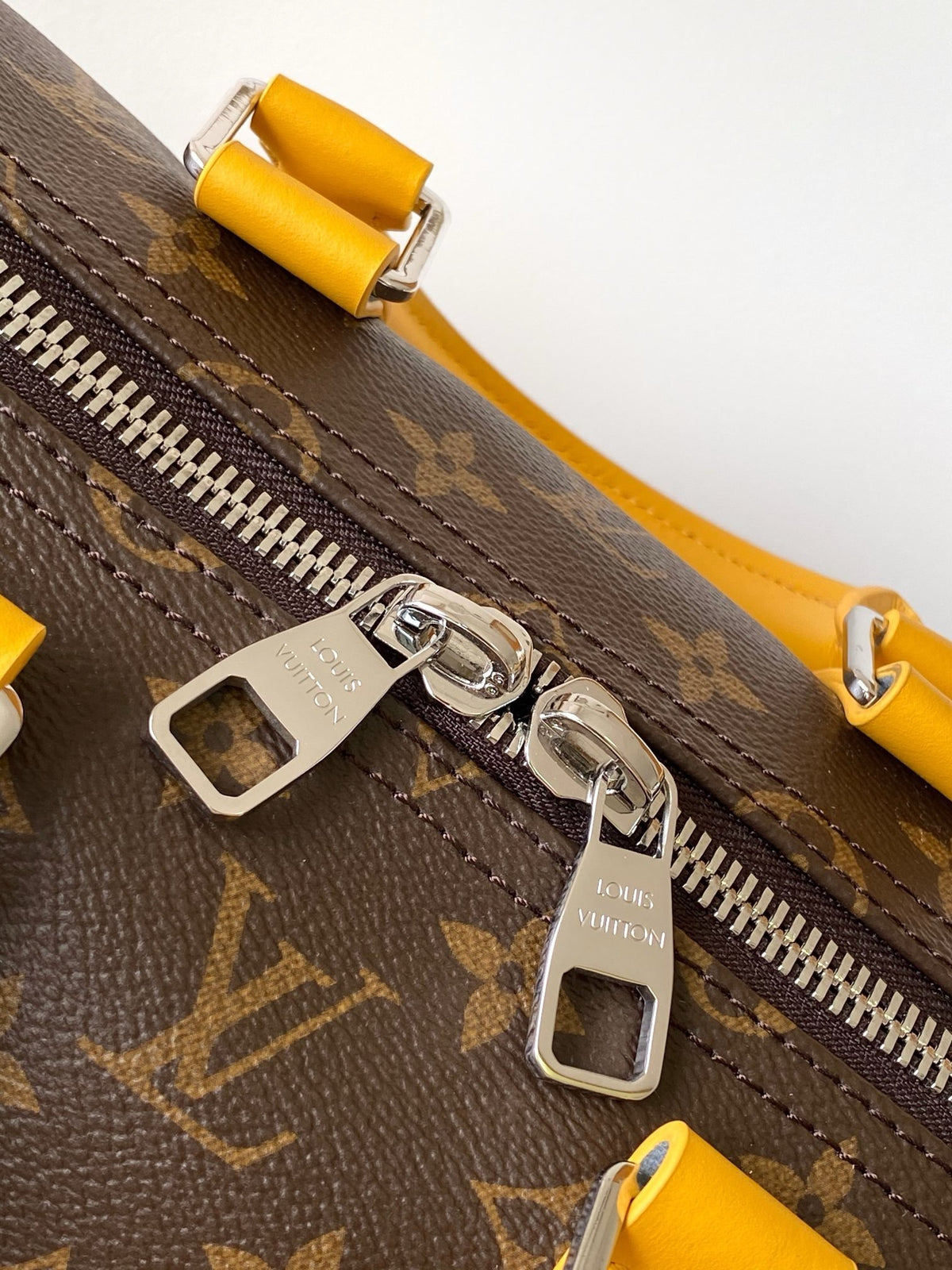 LV MESSENGER BAG