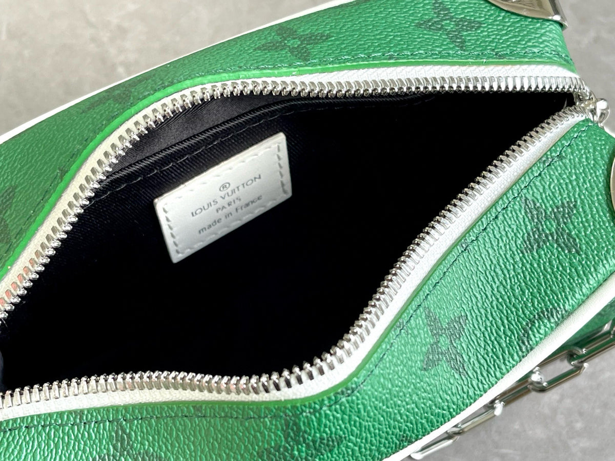 LV MESSENGER BAG