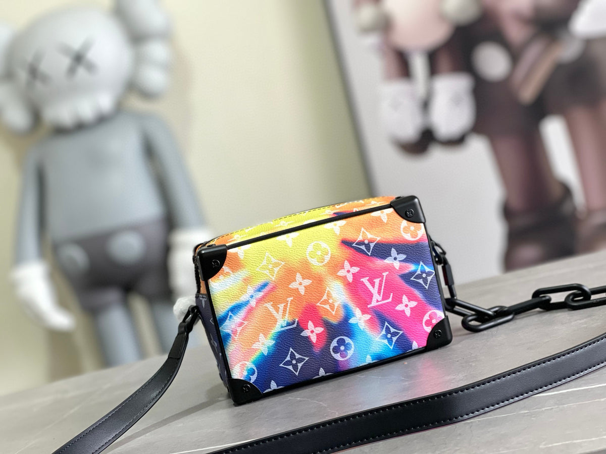 LV MESSENGER BAG