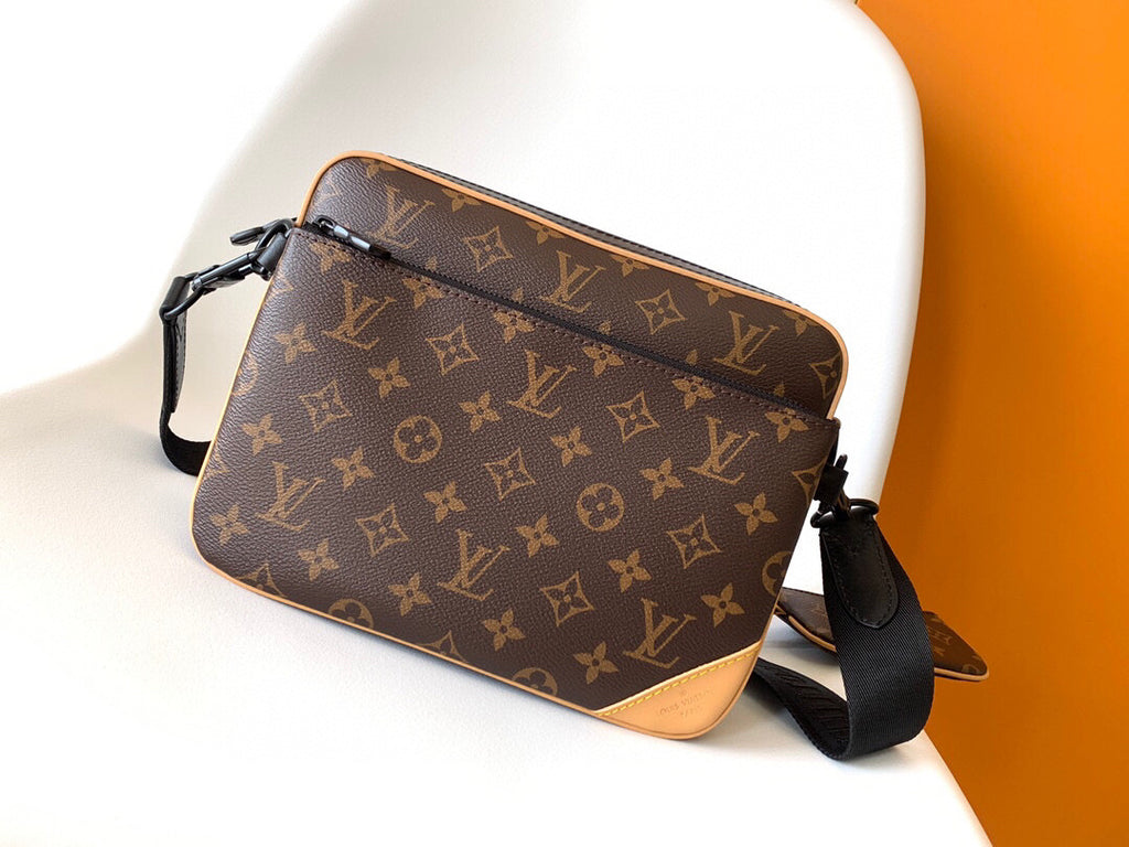 LV MESSENGER BAG