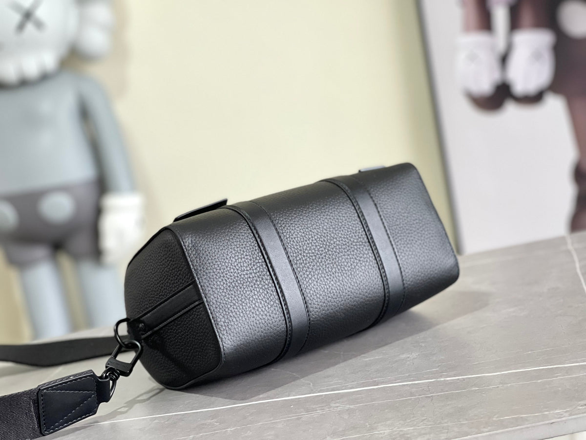 LV MESSENGER BAG