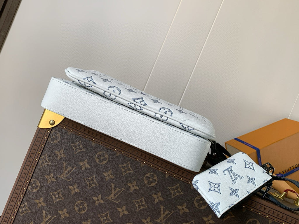 LV MESSENGER BAG