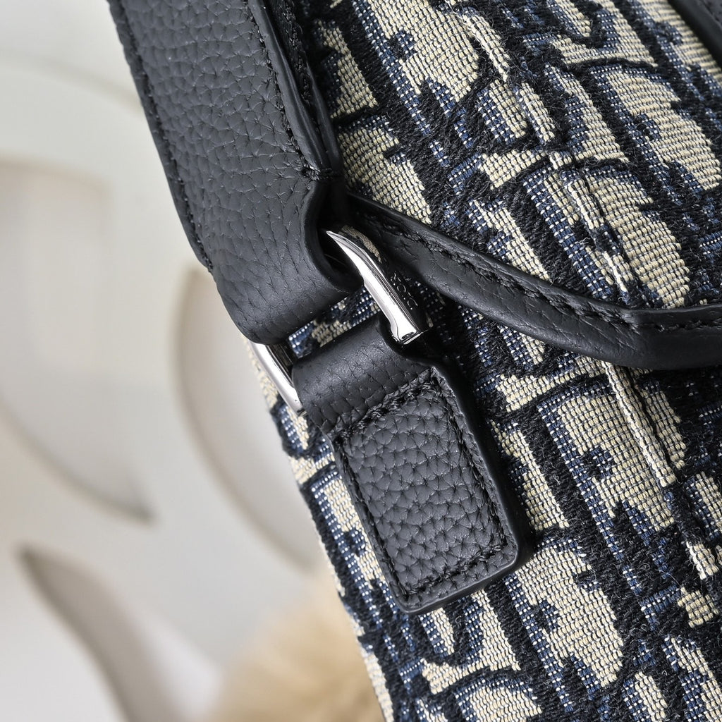 DIOR MESSENGER BAG