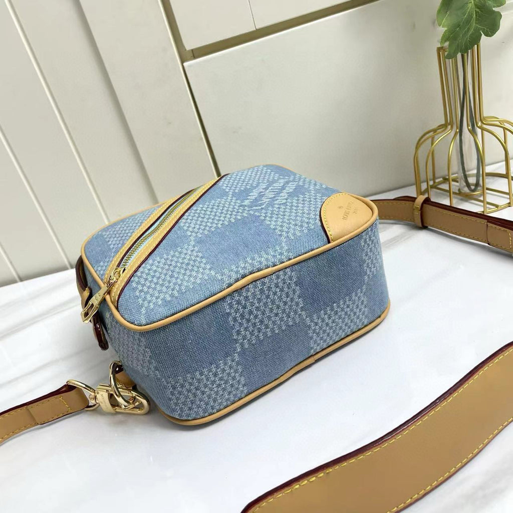 LV MESSENGER BAG