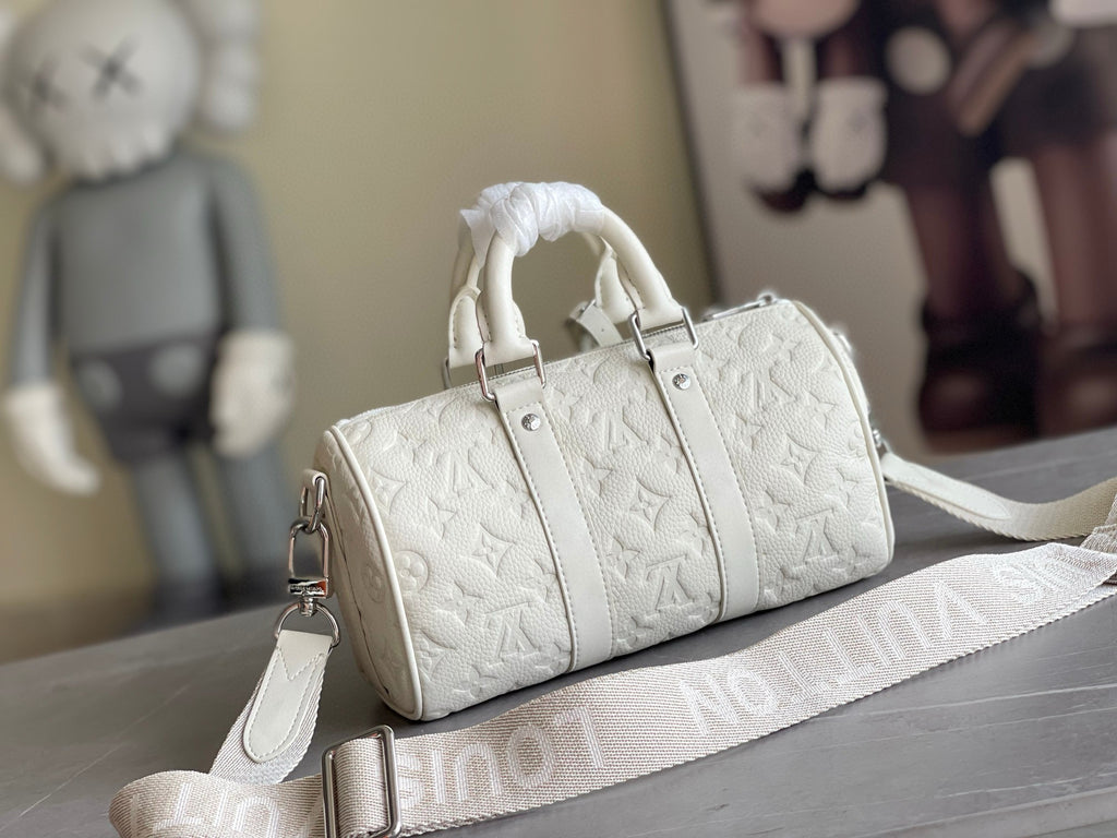 LV MESSENGER BAG