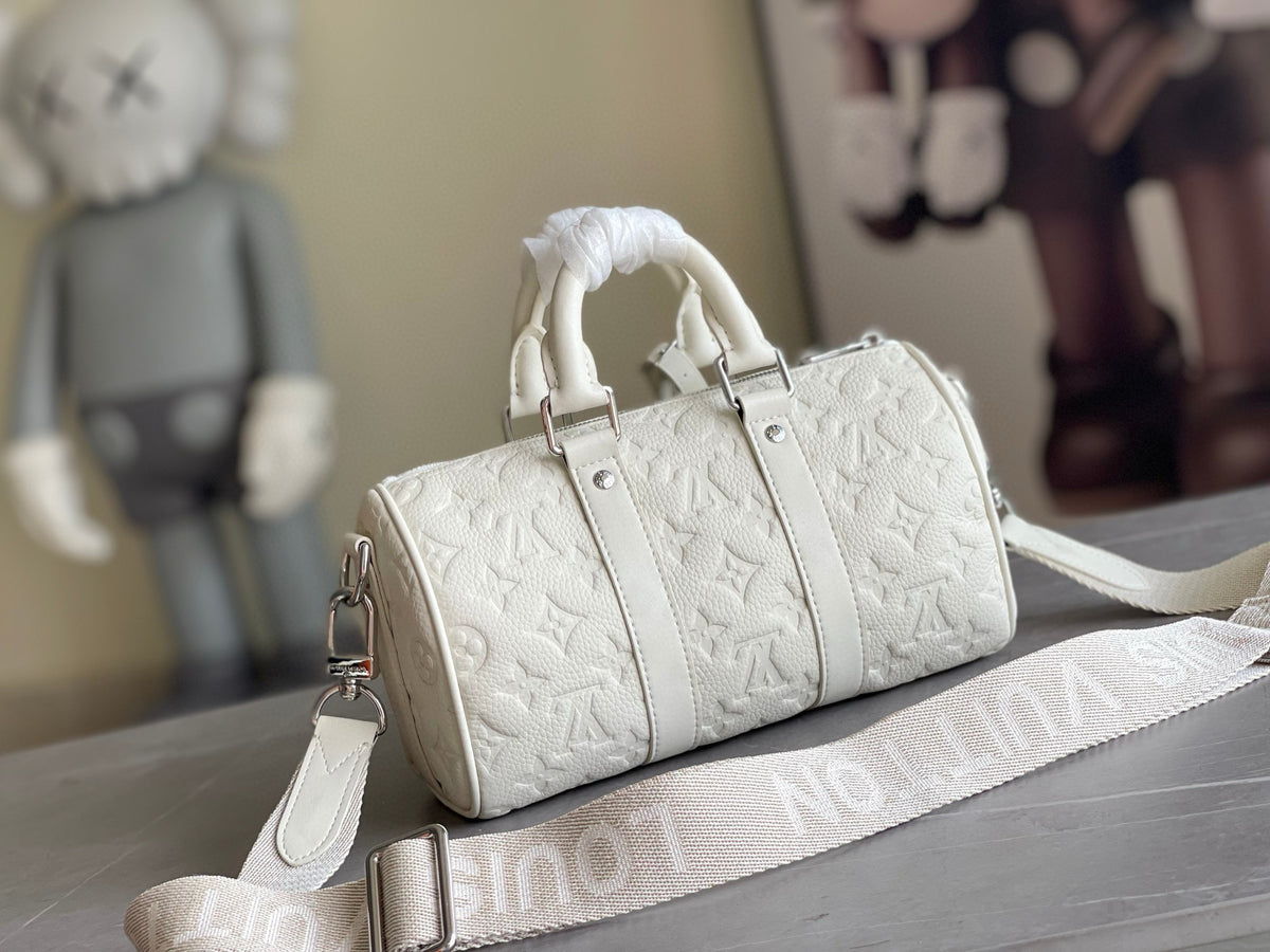 LV MESSENGER BAG