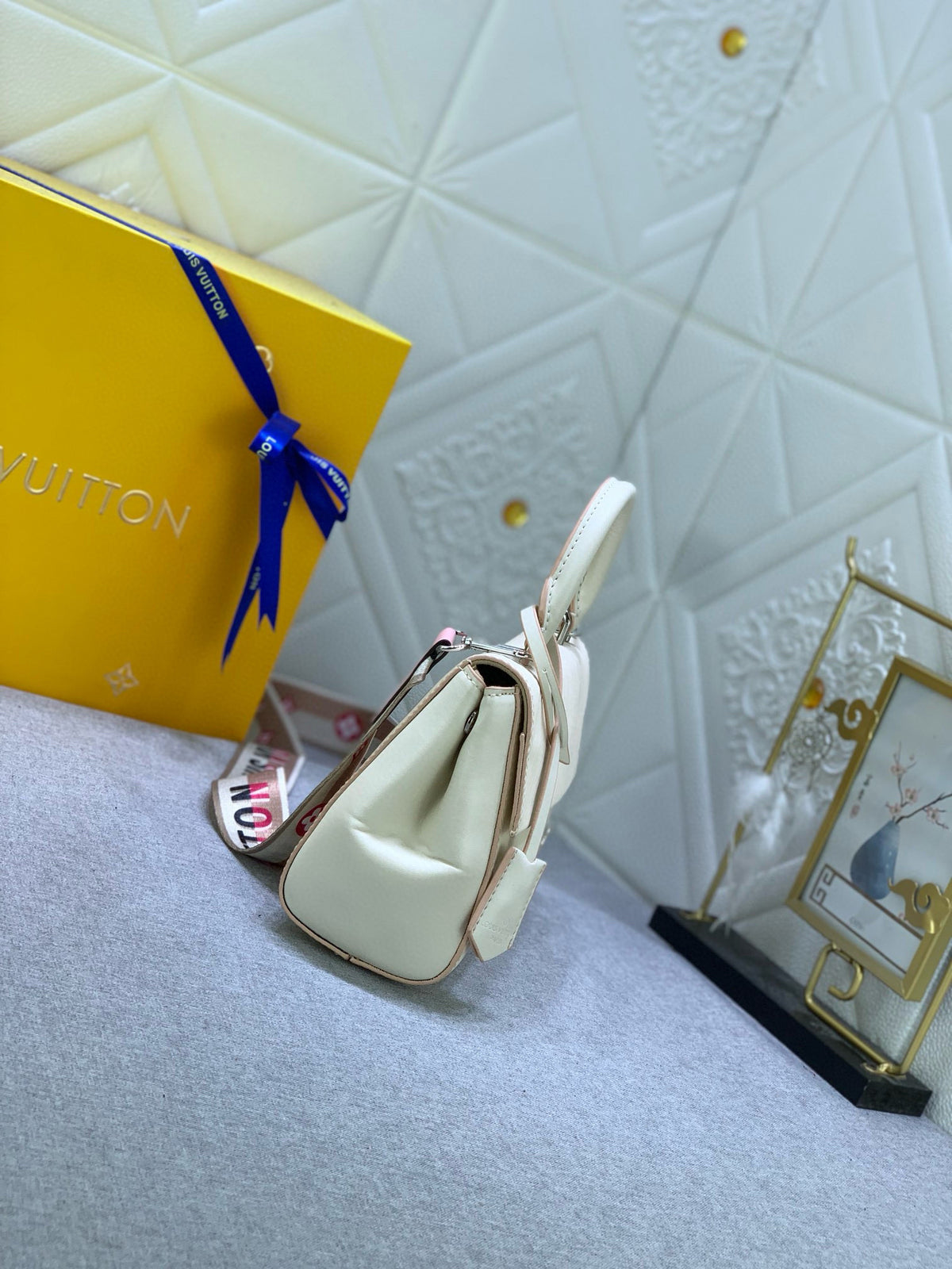 LV WOMENS BAG