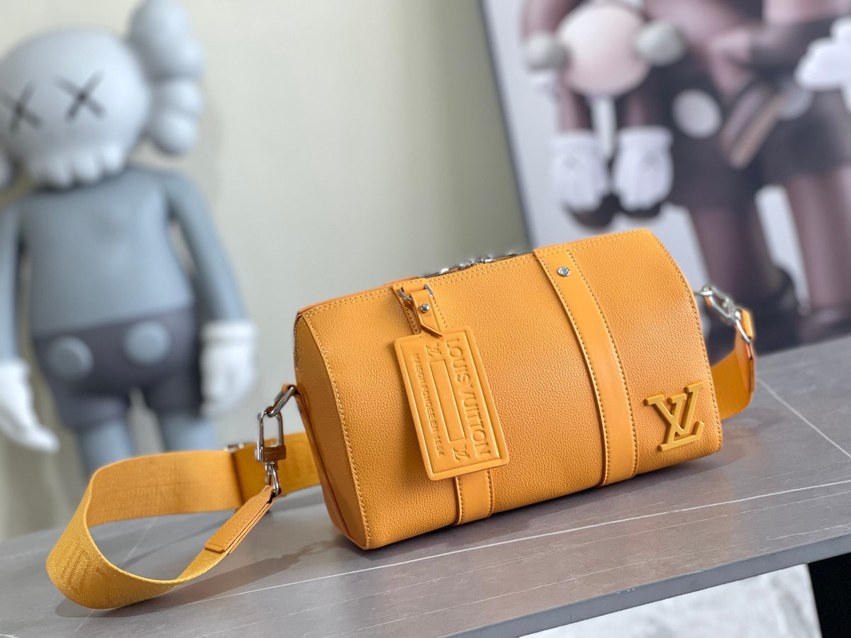 LV MESSENGER BAG