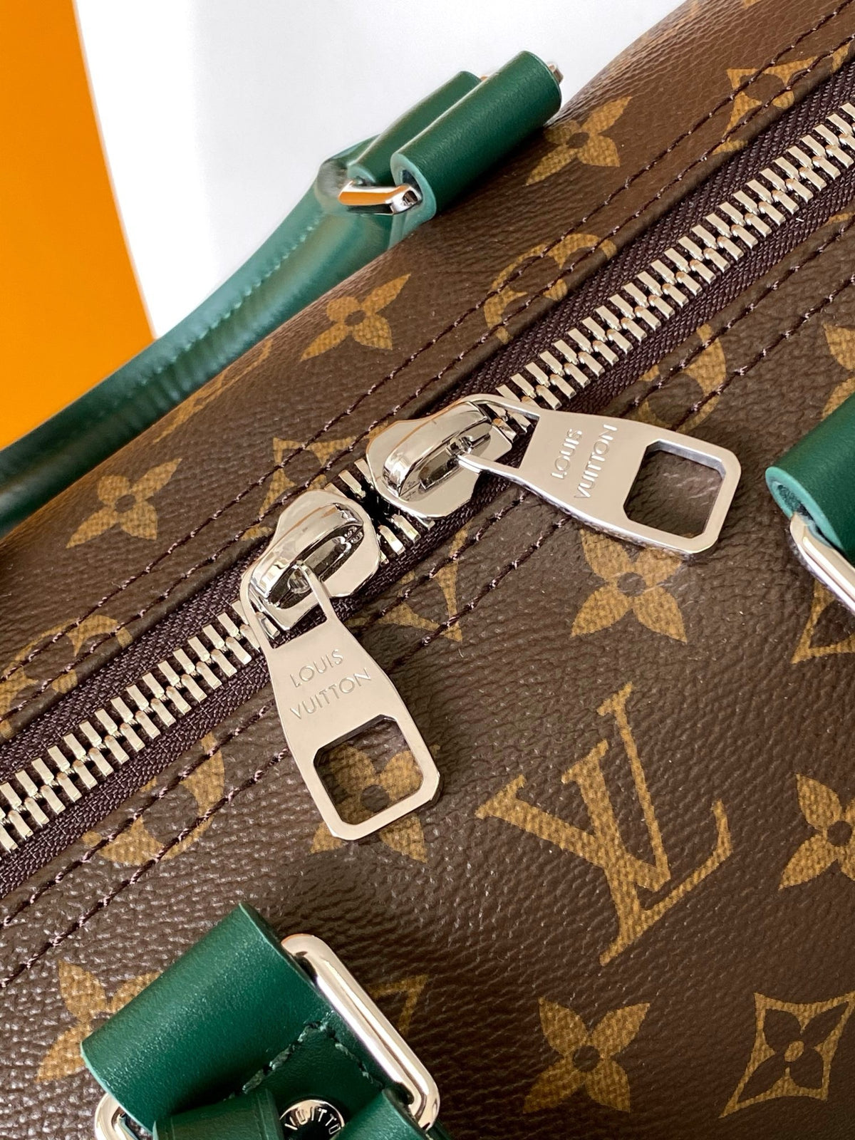 LV MESSENGER BAG