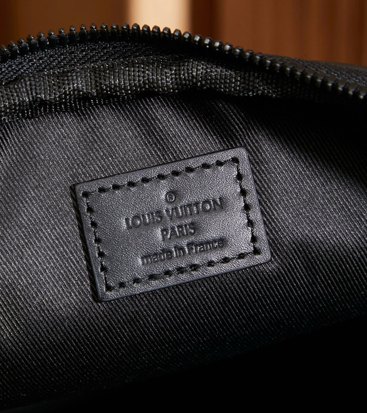 LV MESSENGER BAG