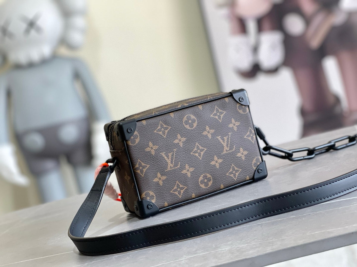 LV MESSENGER BAG