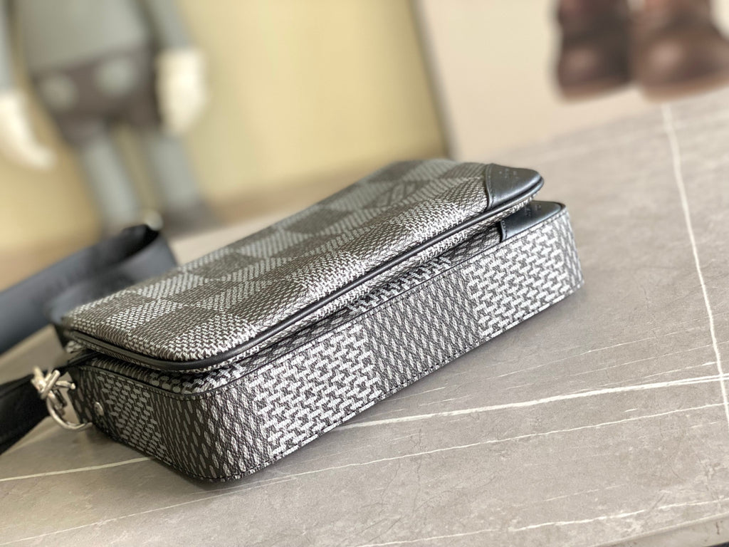 LV MESSENGER BAG