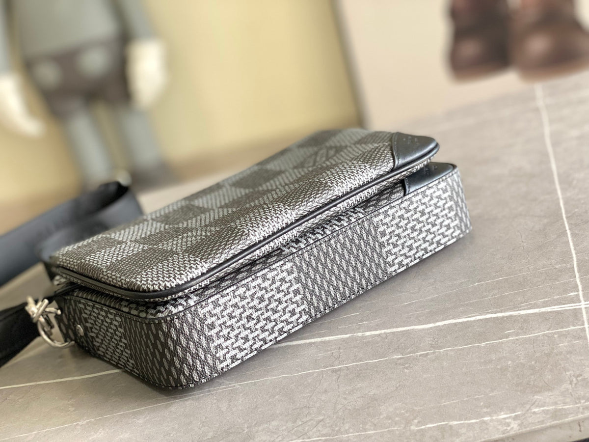 LV MESSENGER BAG