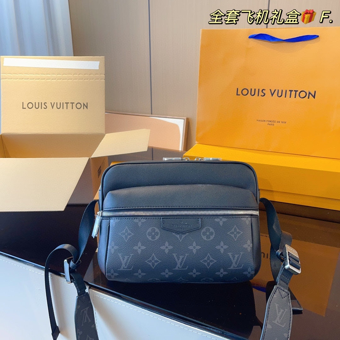 LV MESSENGER BAG