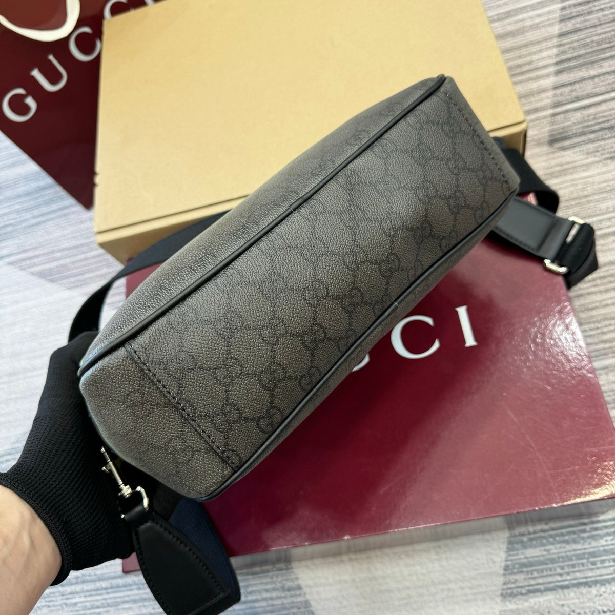 GUCCI MESSENGER BAG