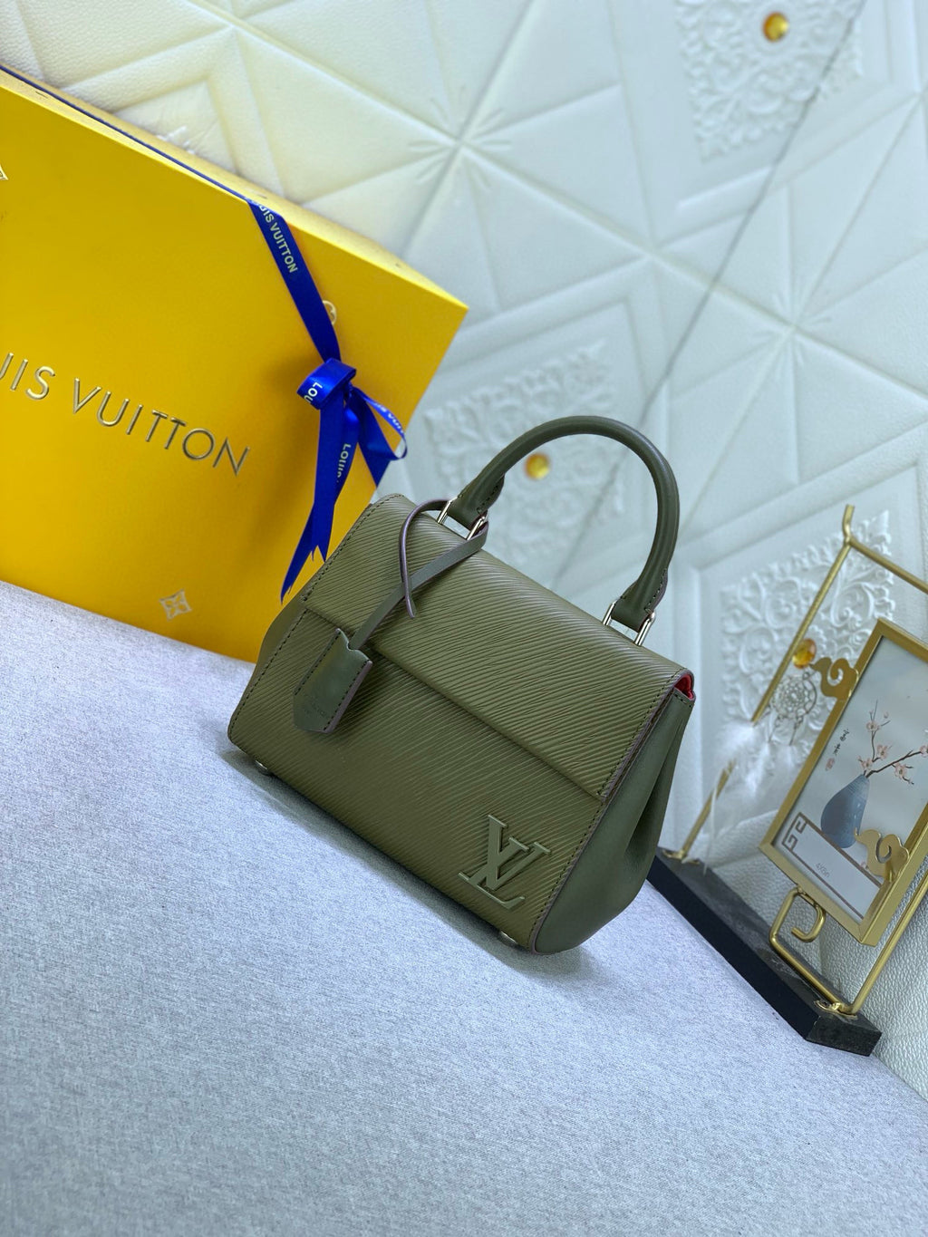 LV WOMENS BAG
