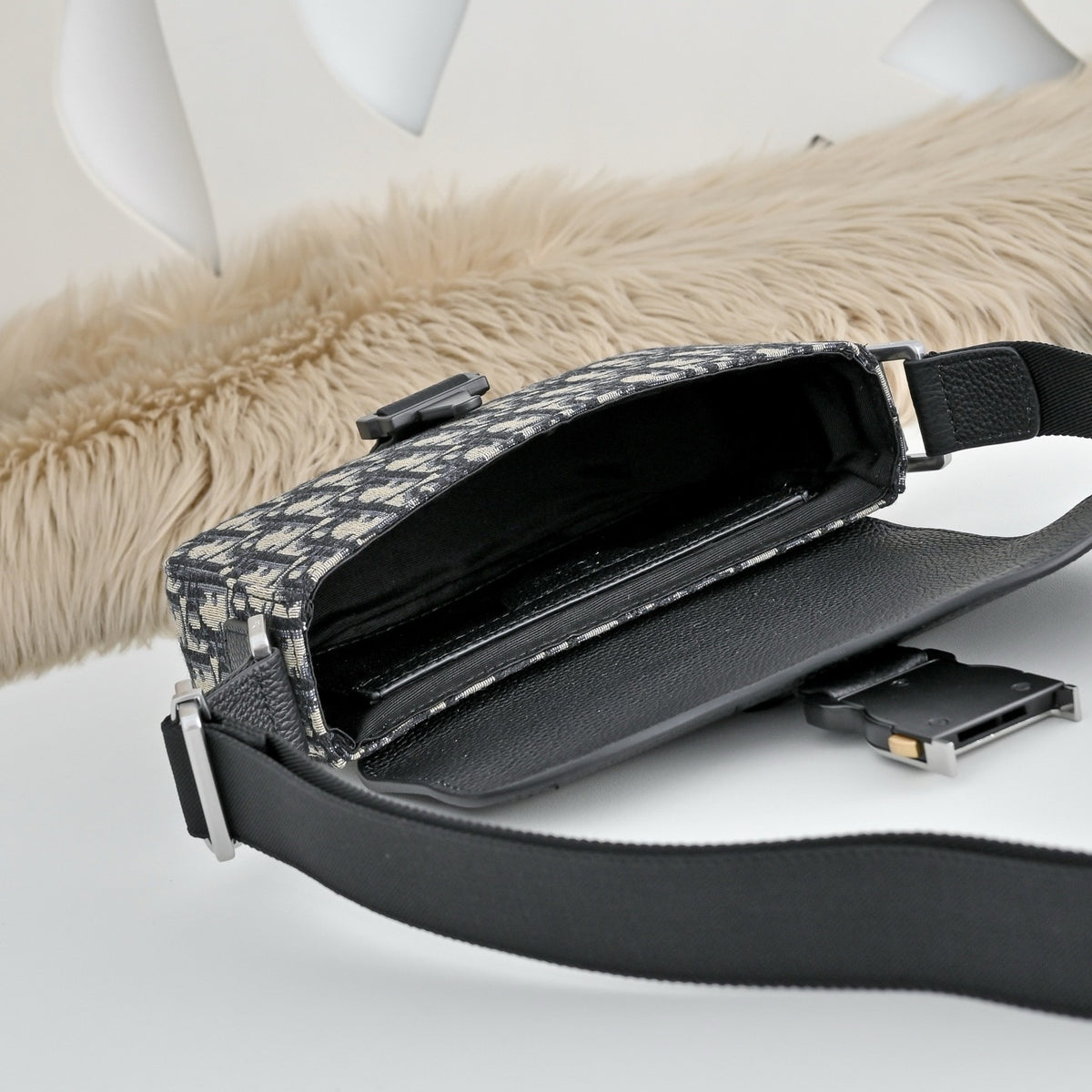 DIOR MESSENGER BAG