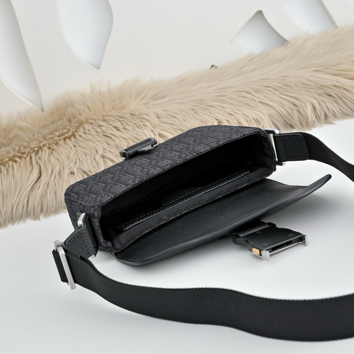DIOR MESSENGER BAG