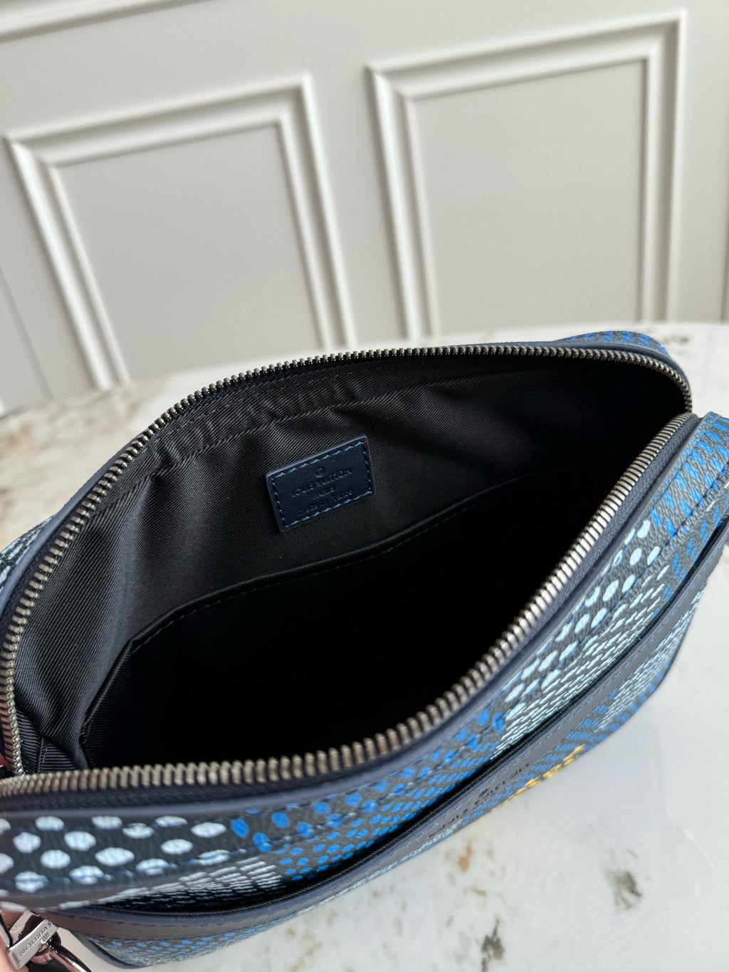 LV MESSENGER BAG