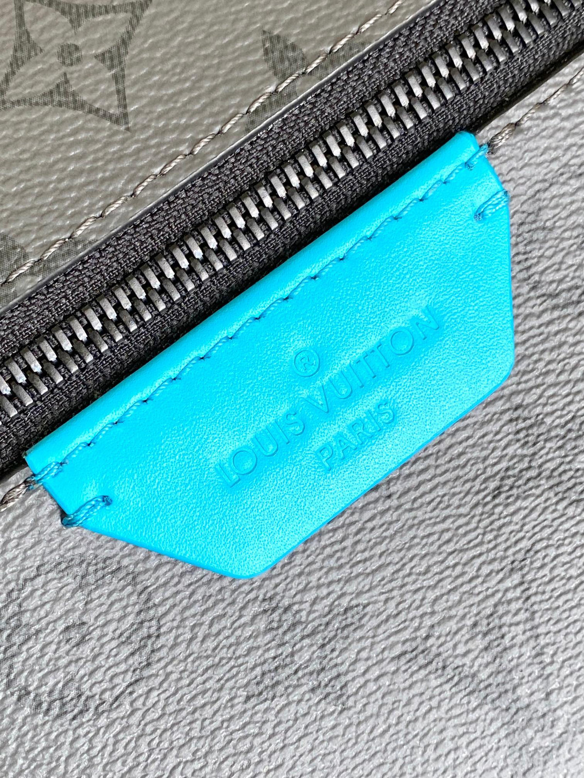 LV MESSENGER BAG