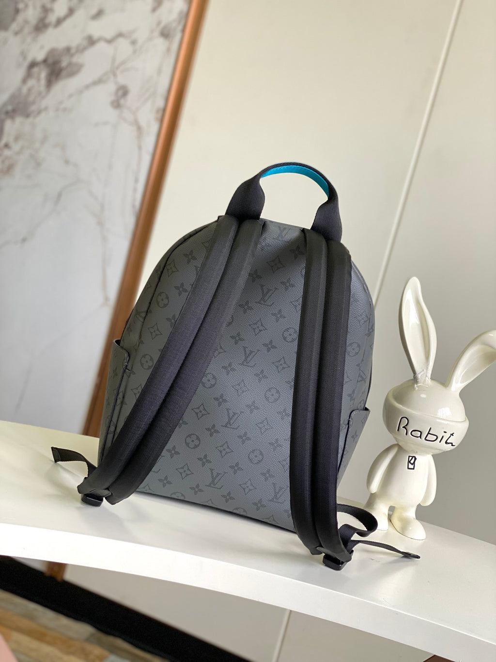 LV MESSENGER BAG