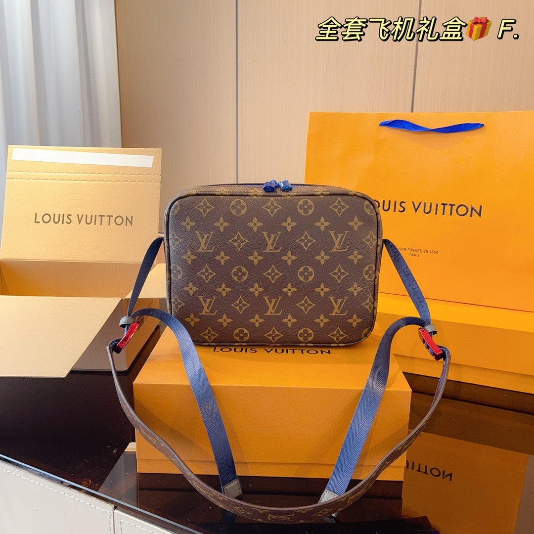 LV MESSENGER BAG