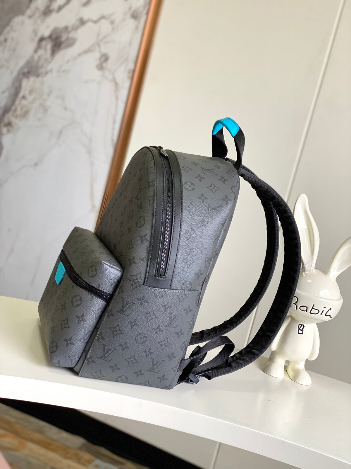LV MESSENGER BAG