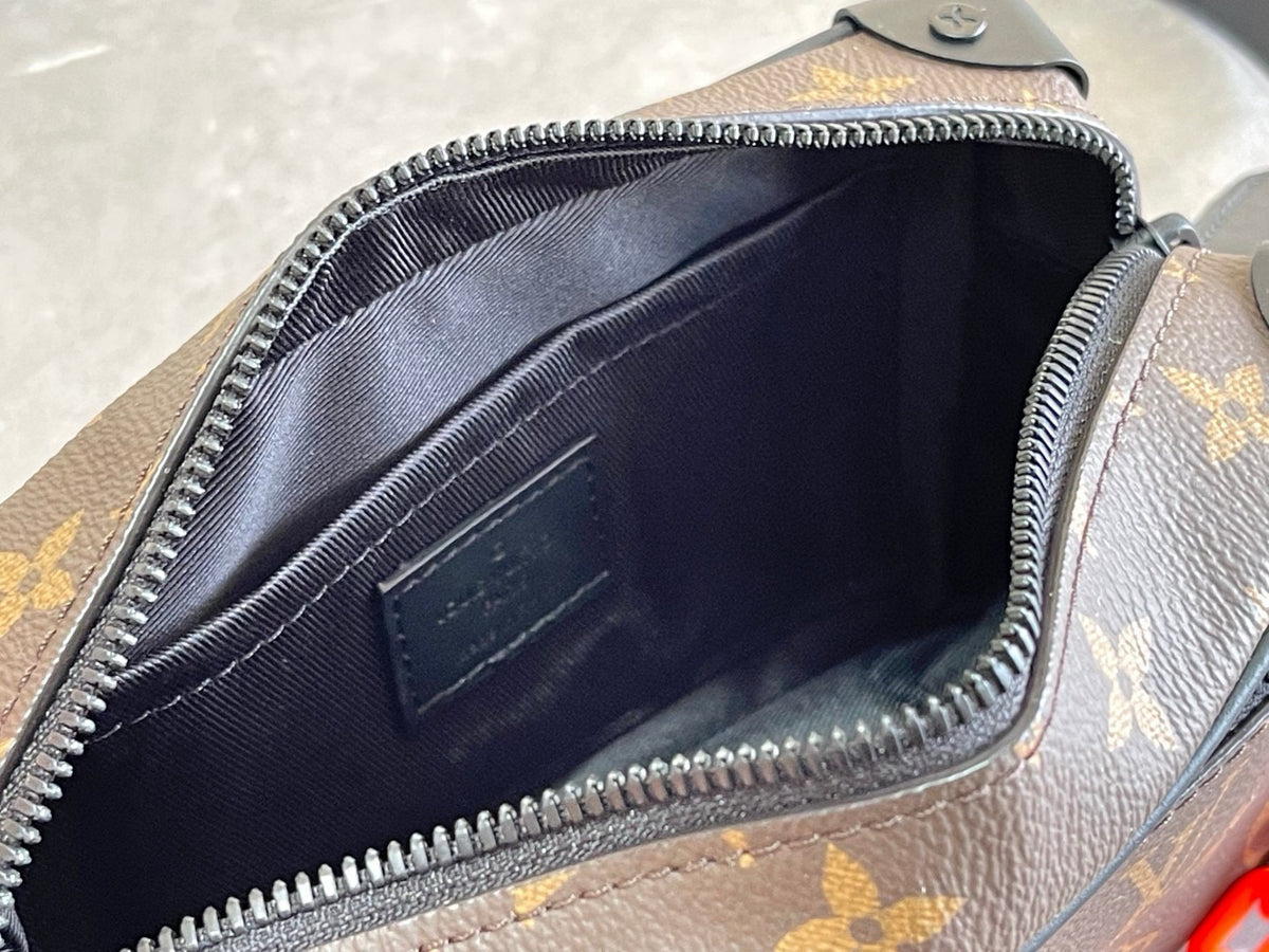 LV MESSENGER BAG