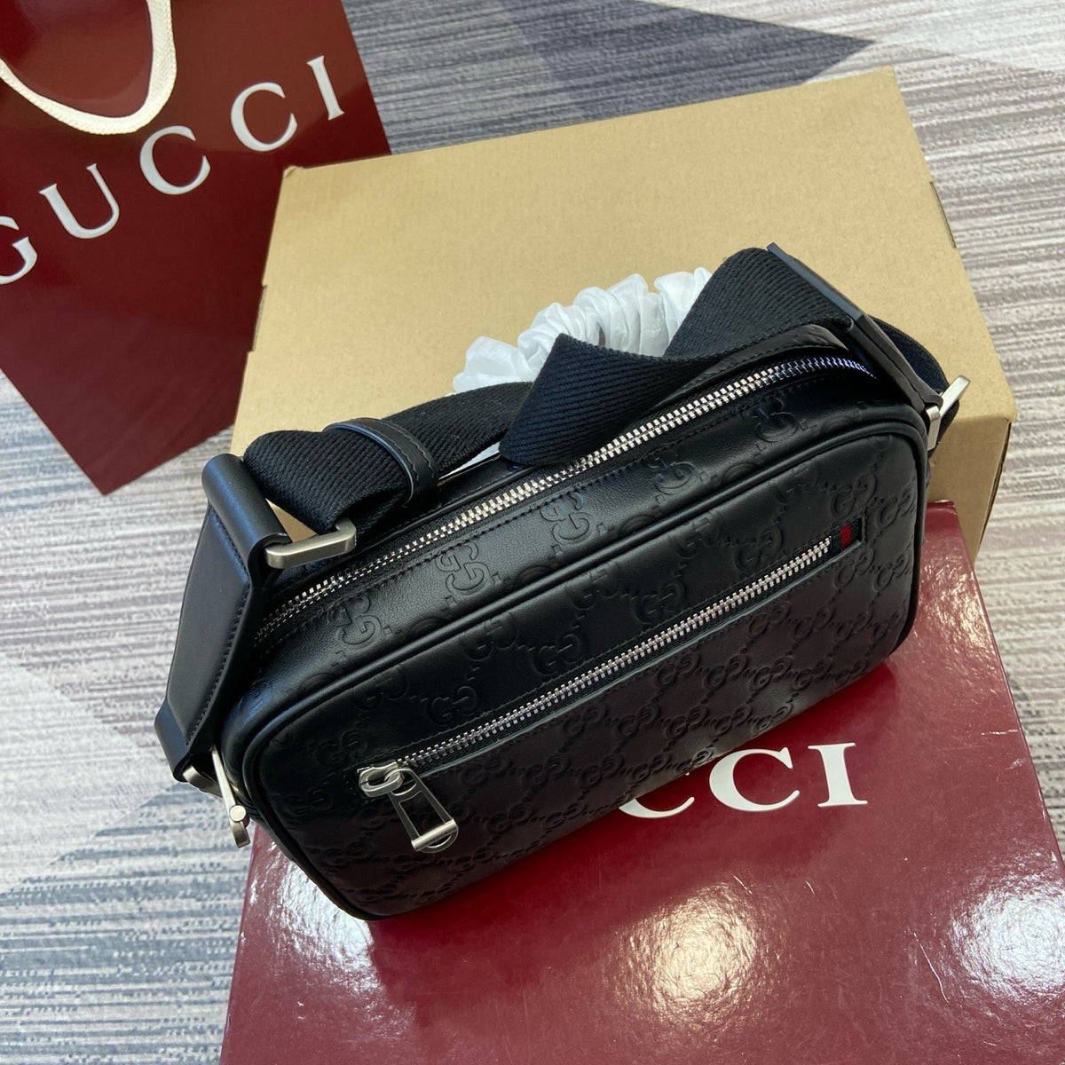 GUCCI MESSENGER BAG