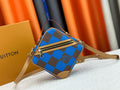 LV MESSENGER BAG