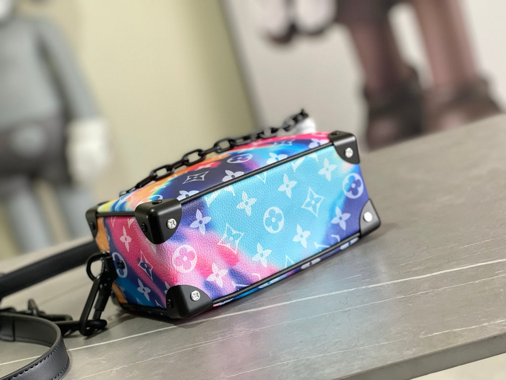 LV MESSENGER BAG