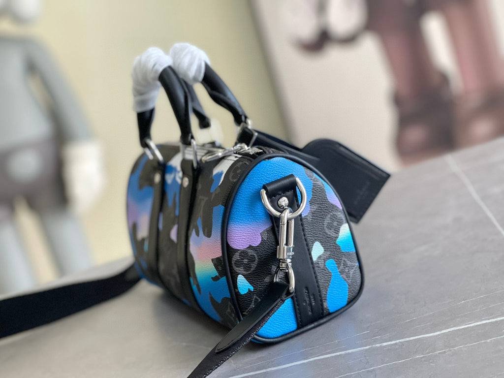 LV MESSENGER BAG