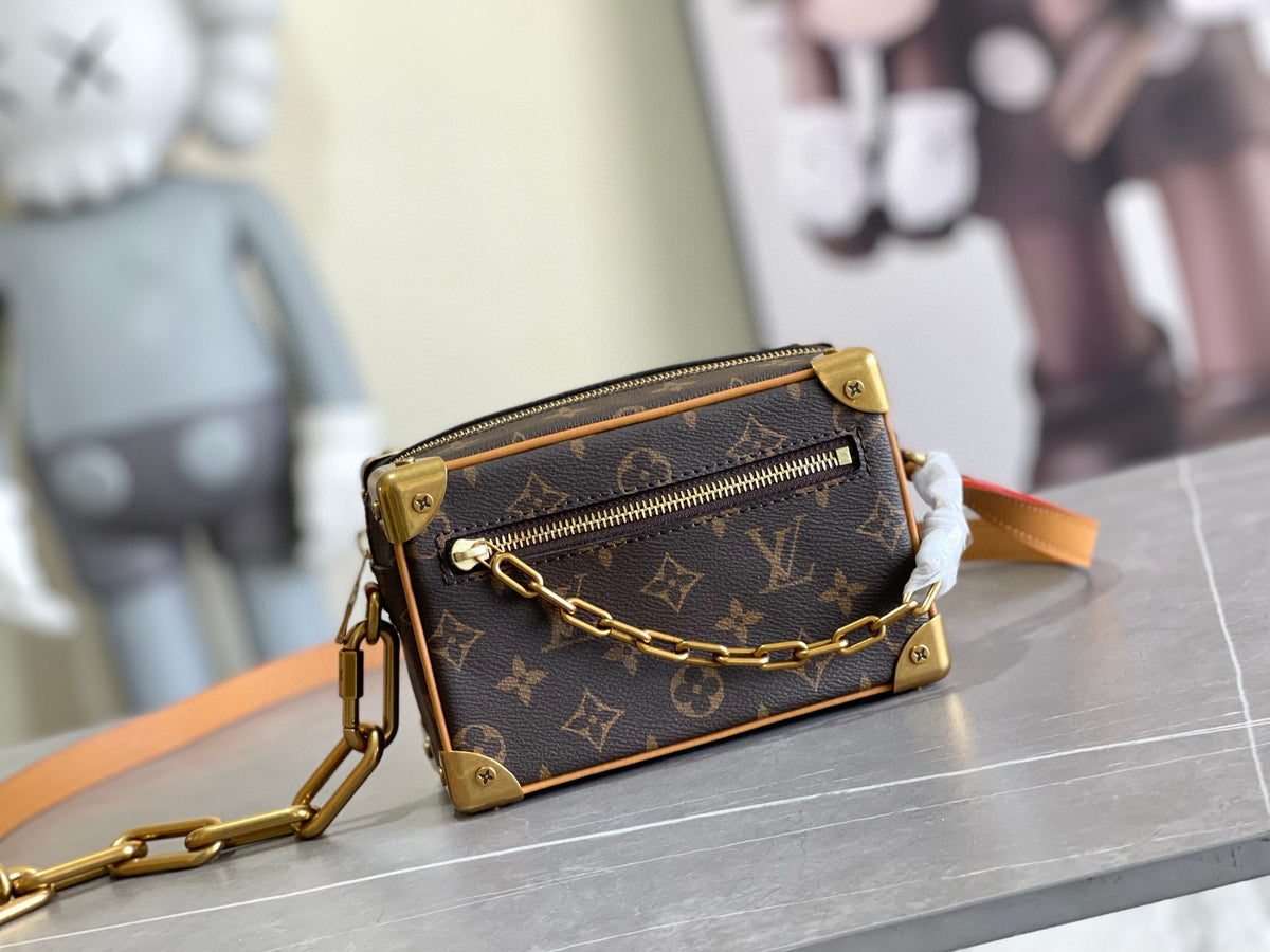 LV MESSENGER BAG