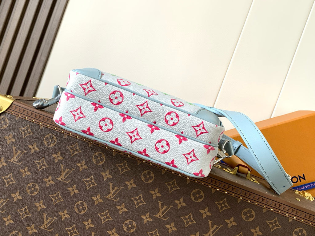LV MESSENGER BAG